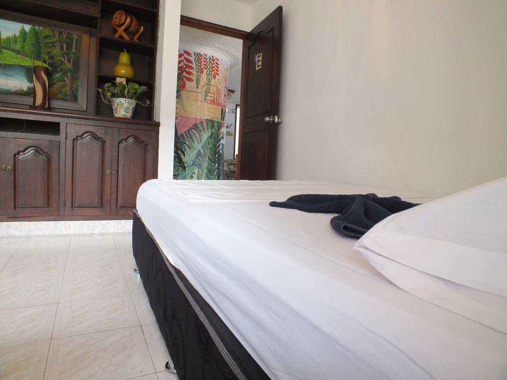 Hostal Casa Paraiso 메딜린 객실 사진